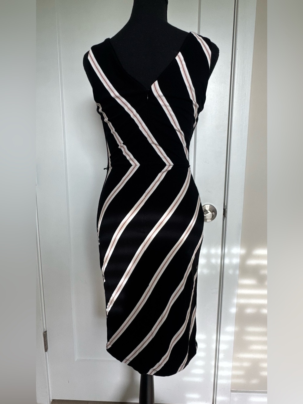 Classic White House Black Market Sleeveless Sheath Dress - Size 4